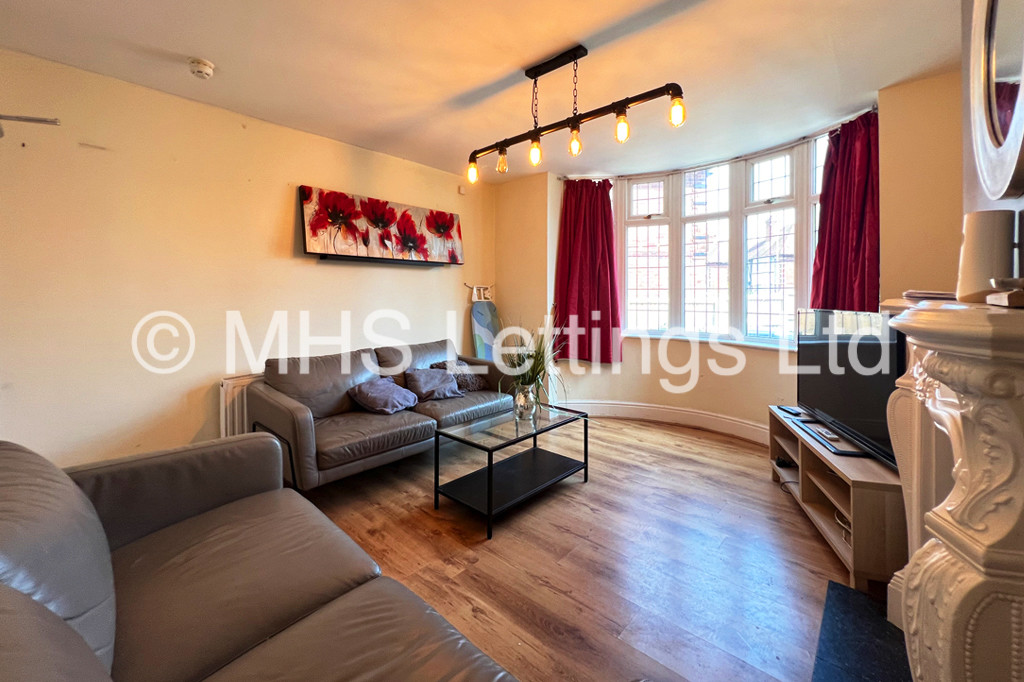 Photo of 6 Bedroom Semi-Detached House in 26 Greyshiels Avenue, Leeds, LS6 3DR