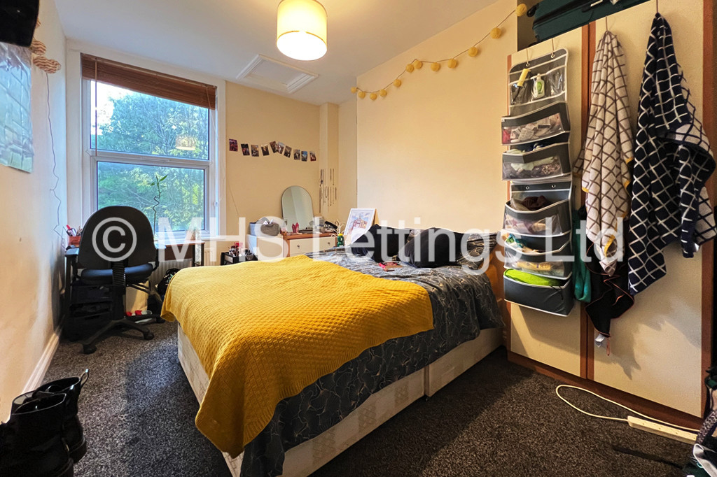 Photo of 2 Bedroom Flat in Flat 3, 7 Midland Road, Leeds, LS6 1BQ