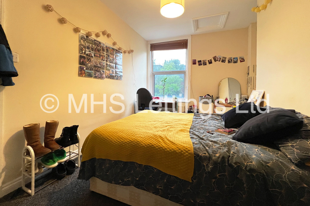 Photo of 2 Bedroom Flat in Flat 3, 7 Midland Road, Leeds, LS6 1BQ