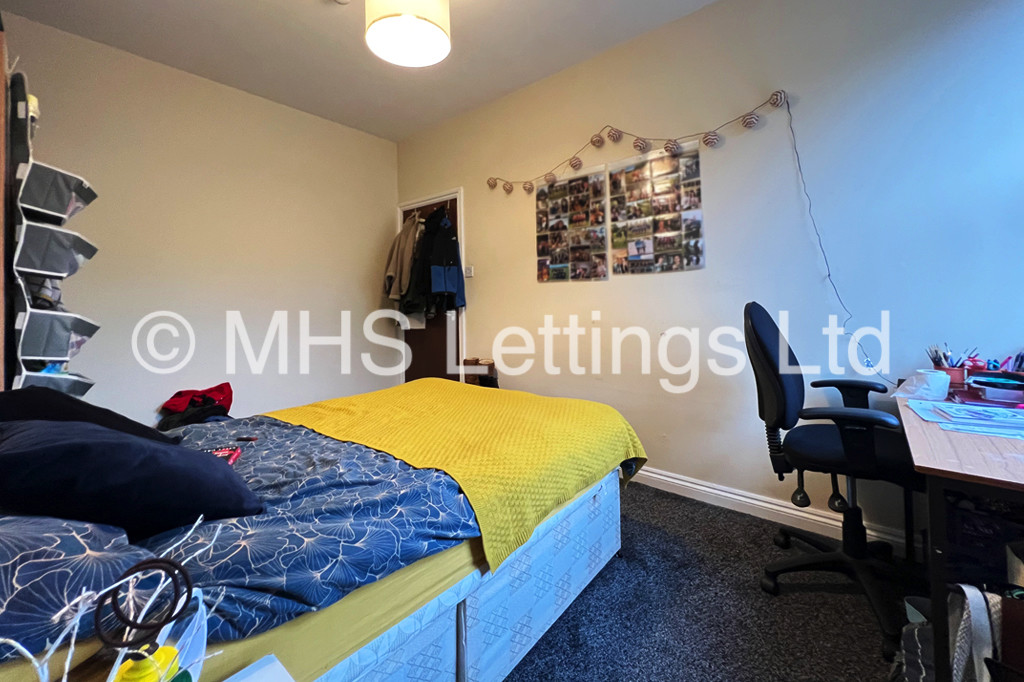 Photo of 2 Bedroom Flat in Flat 3, 7 Midland Road, Leeds, LS6 1BQ