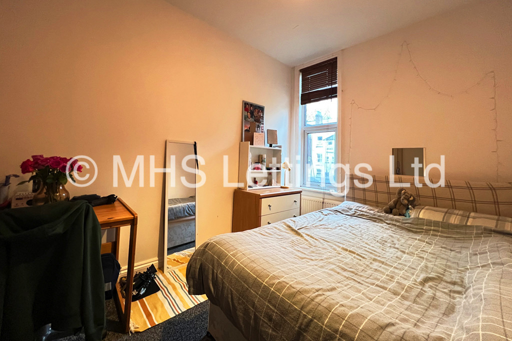 Photo of 2 Bedroom Flat in Flat 3, 7 Midland Road, Leeds, LS6 1BQ