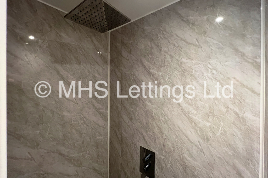 Photo of 2 Bedroom Flat in Flat 3, 7 Midland Road, Leeds, LS6 1BQ