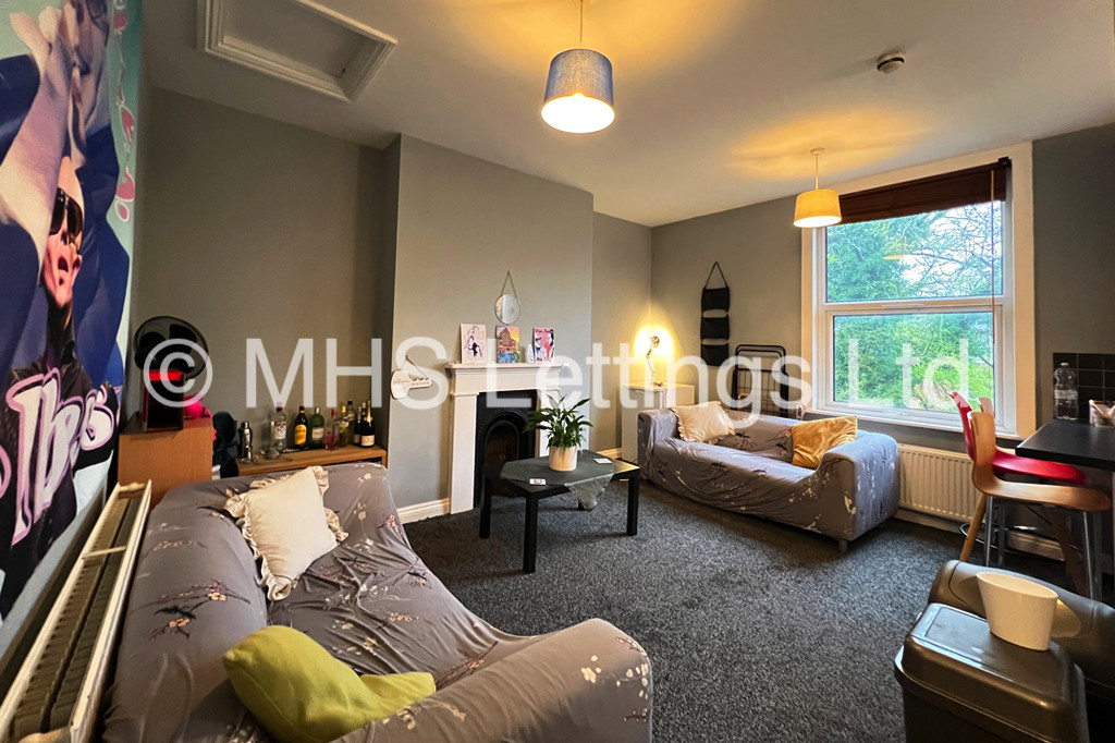 Photo of 2 Bedroom Flat in Flat 3, 7 Midland Road, Leeds, LS6 1BQ