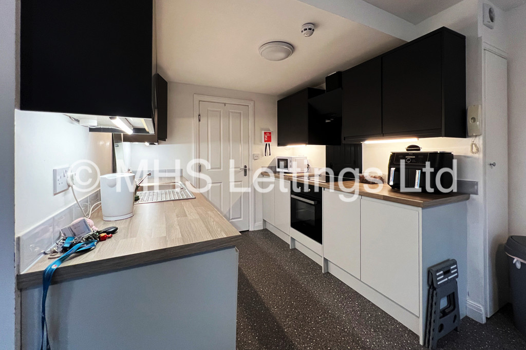 Photo of 2 Bedroom Penthouse in Flat 3, 239 Hyde Park Road, Leeds, LS6 1AG