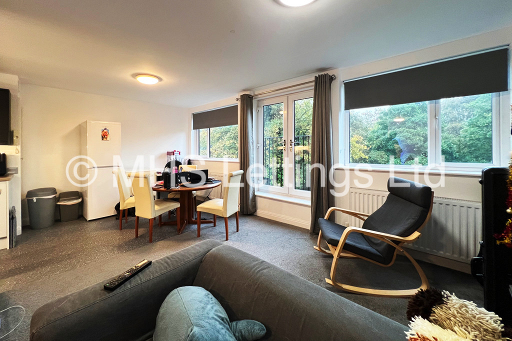 Photo of 2 Bedroom Penthouse in Flat 3, 239 Hyde Park Road, Leeds, LS6 1AG