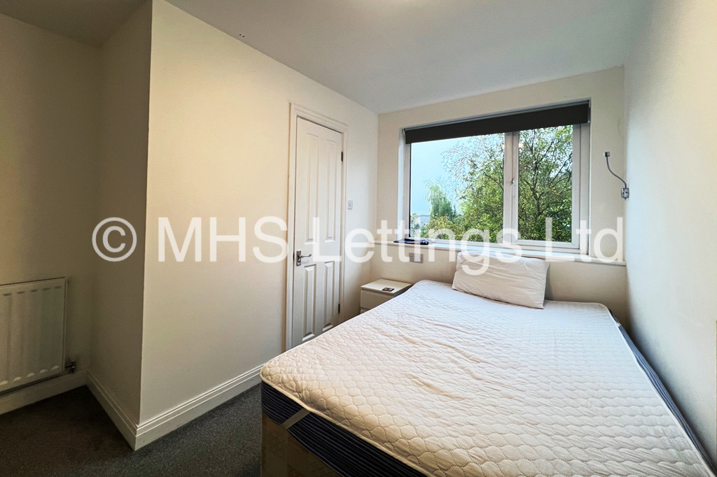 Photo of 2 Bedroom Penthouse in Flat 3, 239 Hyde Park Road, Leeds, LS6 1AG