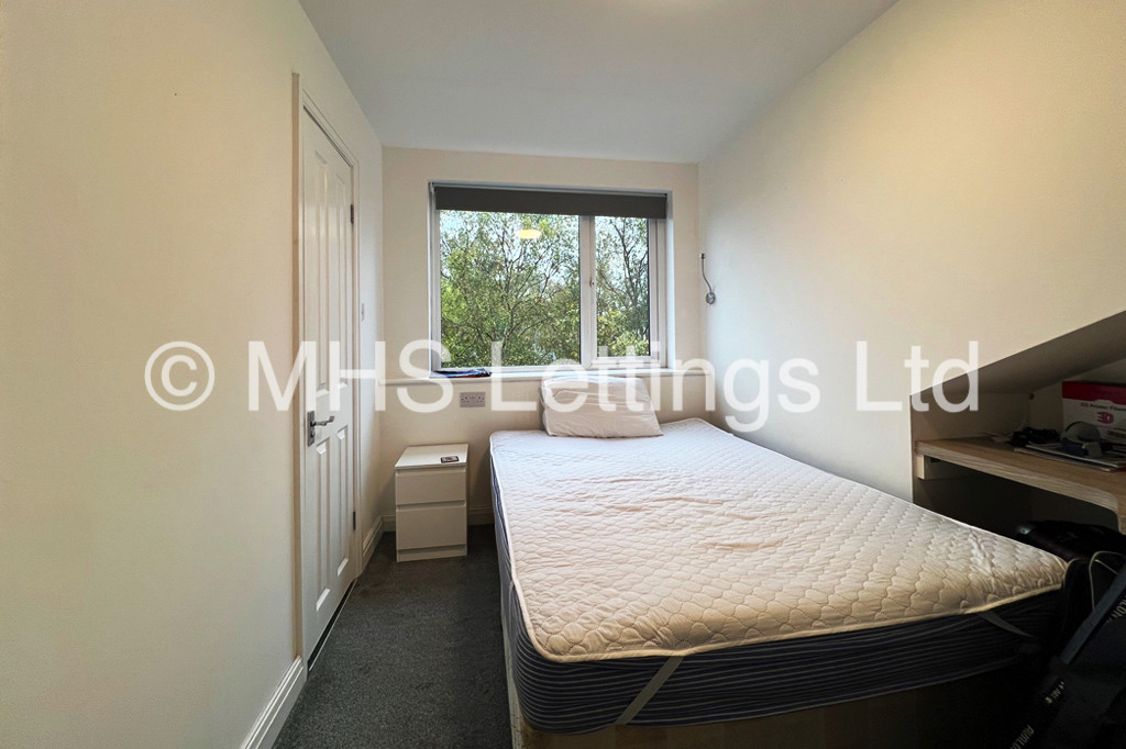 Photo of 2 Bedroom Penthouse in Flat 3, 239 Hyde Park Road, Leeds, LS6 1AG
