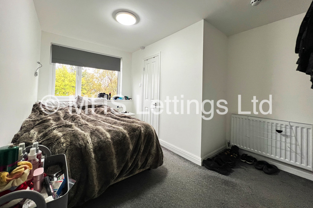 Photo of 2 Bedroom Penthouse in Flat 3, 239 Hyde Park Road, Leeds, LS6 1AG