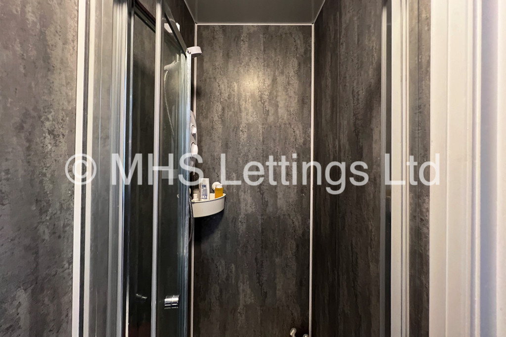 Photo of 2 Bedroom Penthouse in Flat 3, 239 Hyde Park Road, Leeds, LS6 1AG