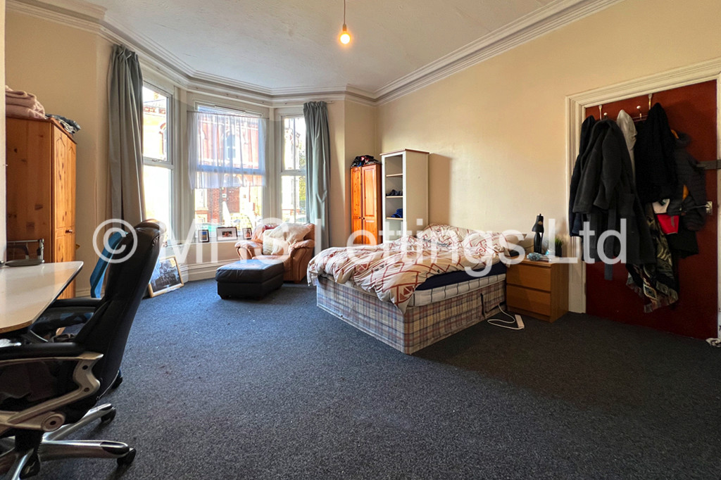 Photo of 9 Bedroom Mid Terraced House in 20 Regent Park Avenue, Leeds, LS6 2AU