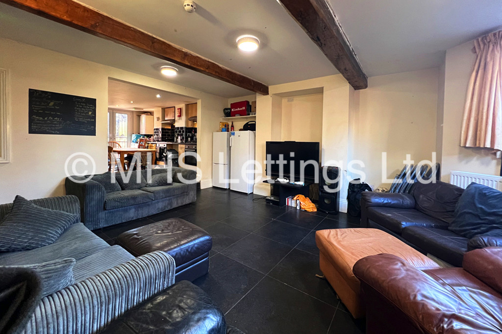 Photo of 9 Bedroom Mid Terraced House in 20 Regent Park Avenue, Leeds, LS6 2AU