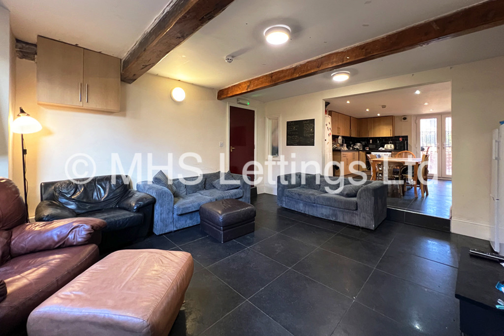 Photo of 9 Bedroom Mid Terraced House in 20 Regent Park Avenue, Leeds, LS6 2AU