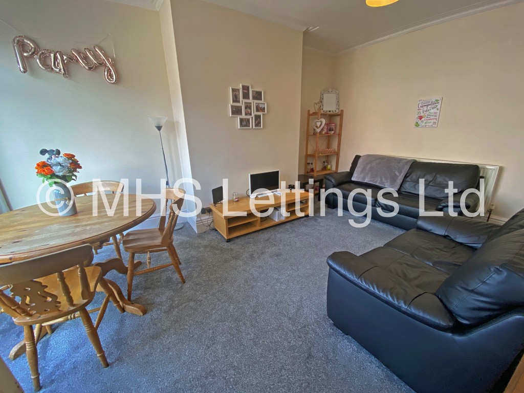 Photo of 3 Bedroom Mid Terraced House in 5 Stanmore View, Leeds, LS4 2RW