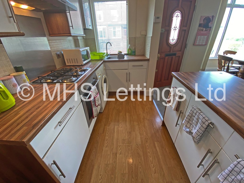 Photo of 3 Bedroom Mid Terraced House in 5 Stanmore View, Leeds, LS4 2RW