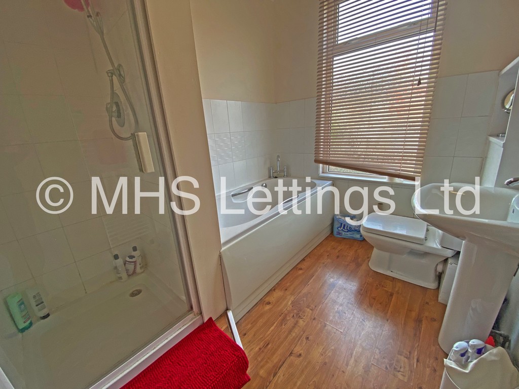 Photo of 3 Bedroom Mid Terraced House in 5 Stanmore View, Leeds, LS4 2RW