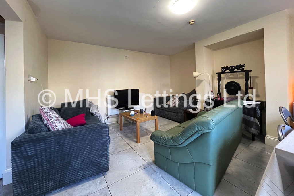 Photo of 8 Bedroom Mid Terraced House in 237 Hyde Park Road, Leeds, LS6 1AG