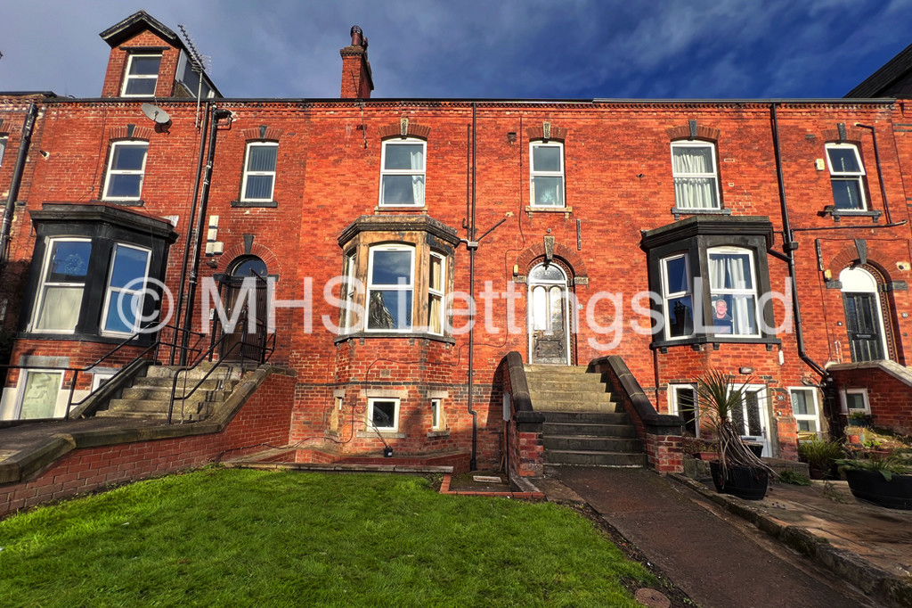 Photo of 8 Bedroom Mid Terraced House in 37 Regent Park Terrace, Leeds, LS6 2AX