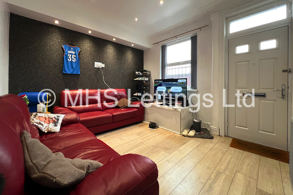 Photo of 6 Bedroom Mid Terraced House in 88 Harold Terrace, Leeds, LS6 1LD