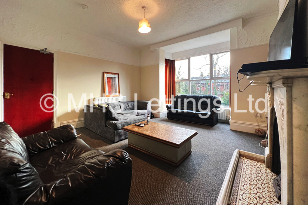 Photo of 6 Bedroom Mid Terraced House in 46 Victoria Road, Leeds, LS6 1DL