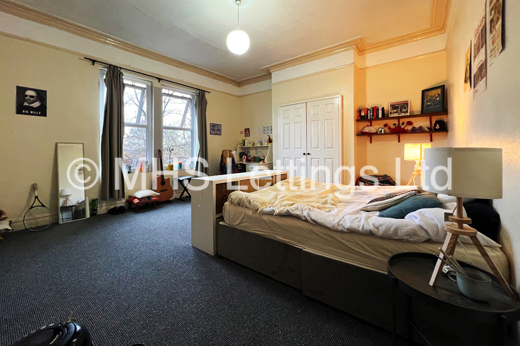 Photo of 7 Bedroom Mid Terraced House in 29 Regent Park Terrace, Leeds, LS6 2AX