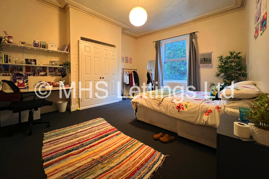 Photo of 7 Bedroom Mid Terraced House in 29 Regent Park Terrace, Leeds, LS6 2AX