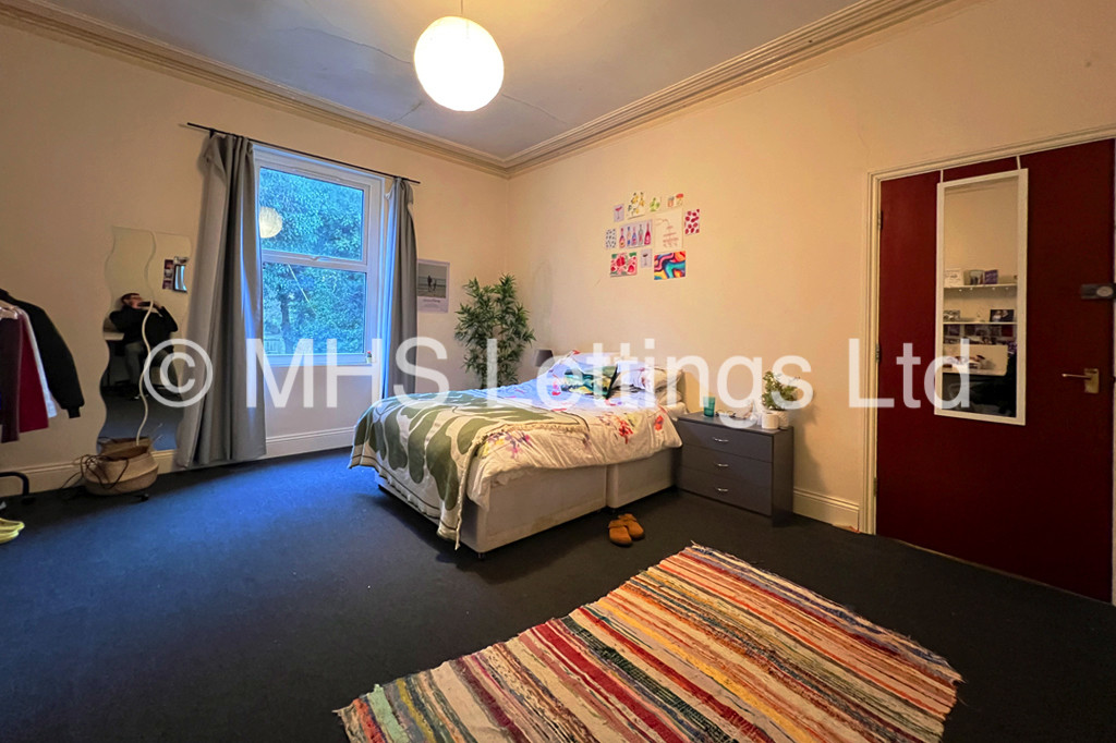 Photo of 7 Bedroom Mid Terraced House in 29 Regent Park Terrace, Leeds, LS6 2AX