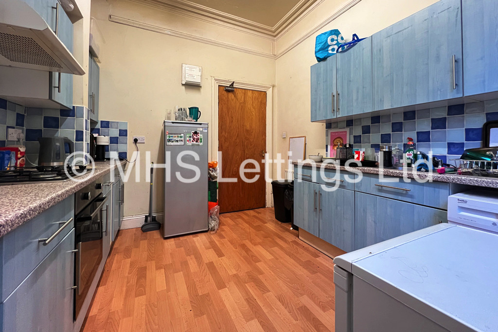 Photo of 7 Bedroom Mid Terraced House in 29 Regent Park Terrace, Leeds, LS6 2AX