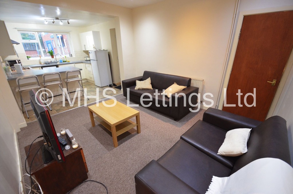 Photo of 4 Bedroom Mid Terraced House in 3 Manor Terrace, Leeds, LS6 1BU