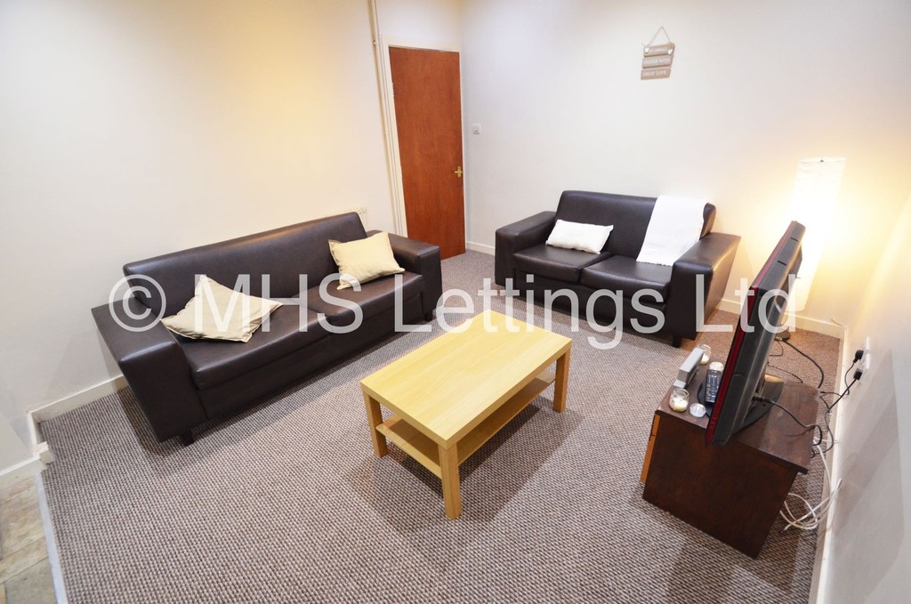 Photo of 4 Bedroom Mid Terraced House in 3 Manor Terrace, Leeds, LS6 1BU