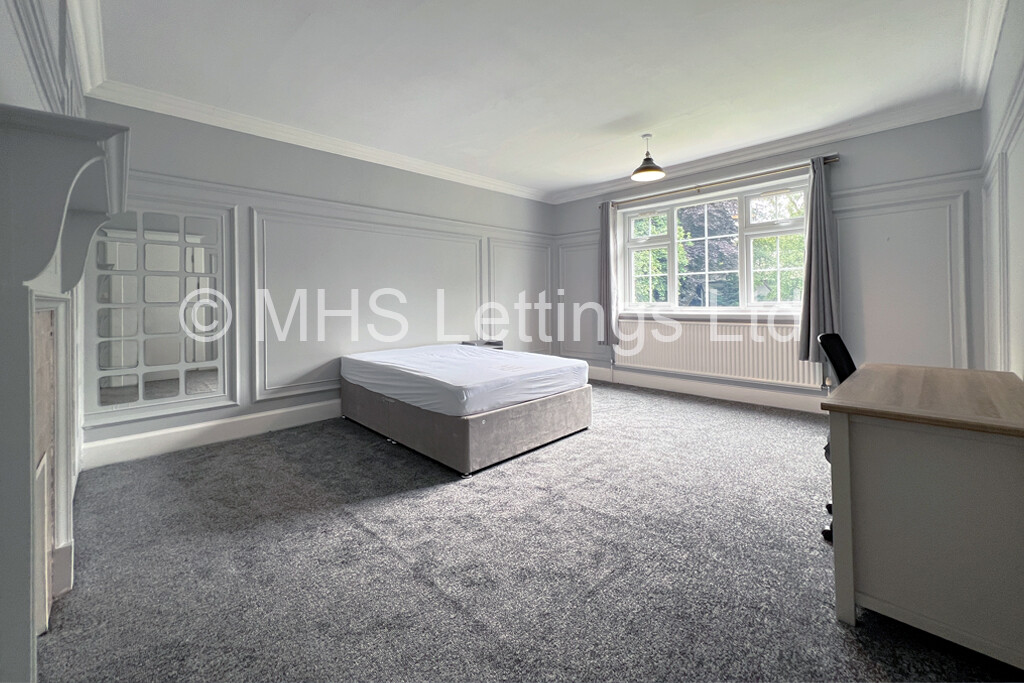 Photo of 7 Bedroom Semi-Detached House in 9b North Hill Road, Leeds, LS6 2EN