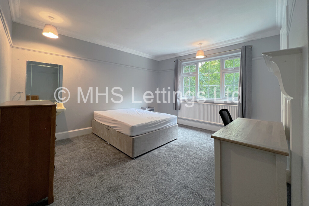 Photo of 7 Bedroom Semi-Detached House in 9b North Hill Road, Leeds, LS6 2EN
