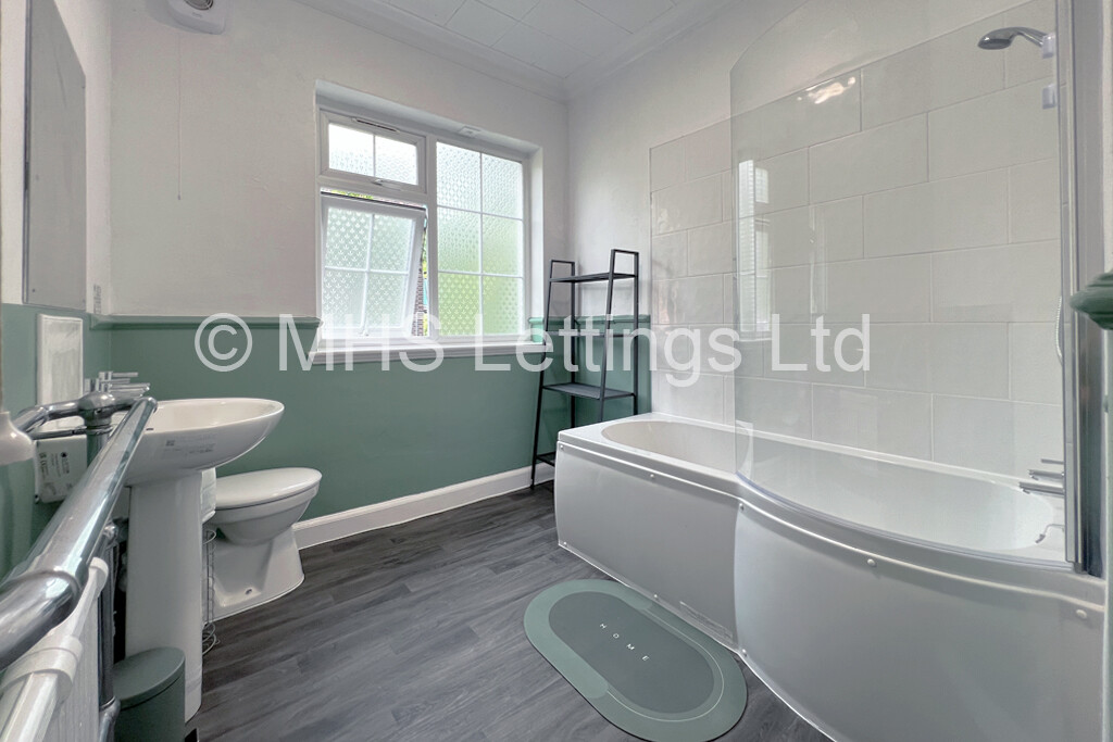 Photo of 7 Bedroom Semi-Detached House in 9b North Hill Road, Leeds, LS6 2EN