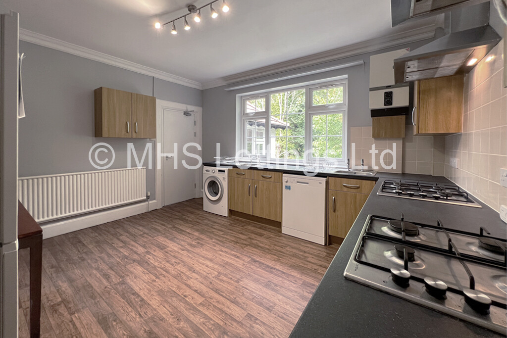 Photo of 7 Bedroom Semi-Detached House in 9b North Hill Road, Leeds, LS6 2EN
