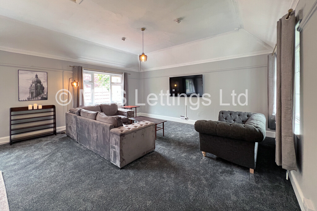Photo of 7 Bedroom Semi-Detached House in 9b North Hill Road, Leeds, LS6 2EN