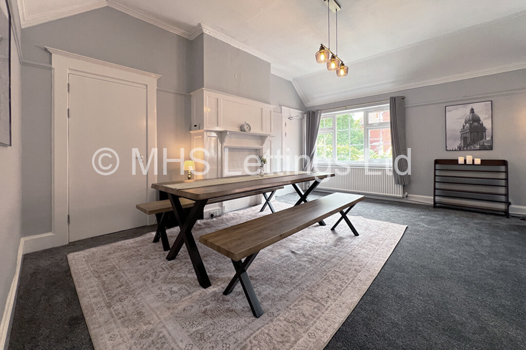 Photo of 7 Bedroom Semi-Detached House in 9b North Hill Road, Leeds, LS6 2EN