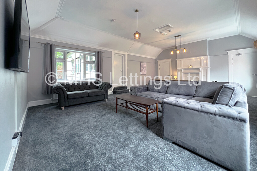Photo of 7 Bedroom Semi-Detached House in 9b North Hill Road, Leeds, LS6 2EN