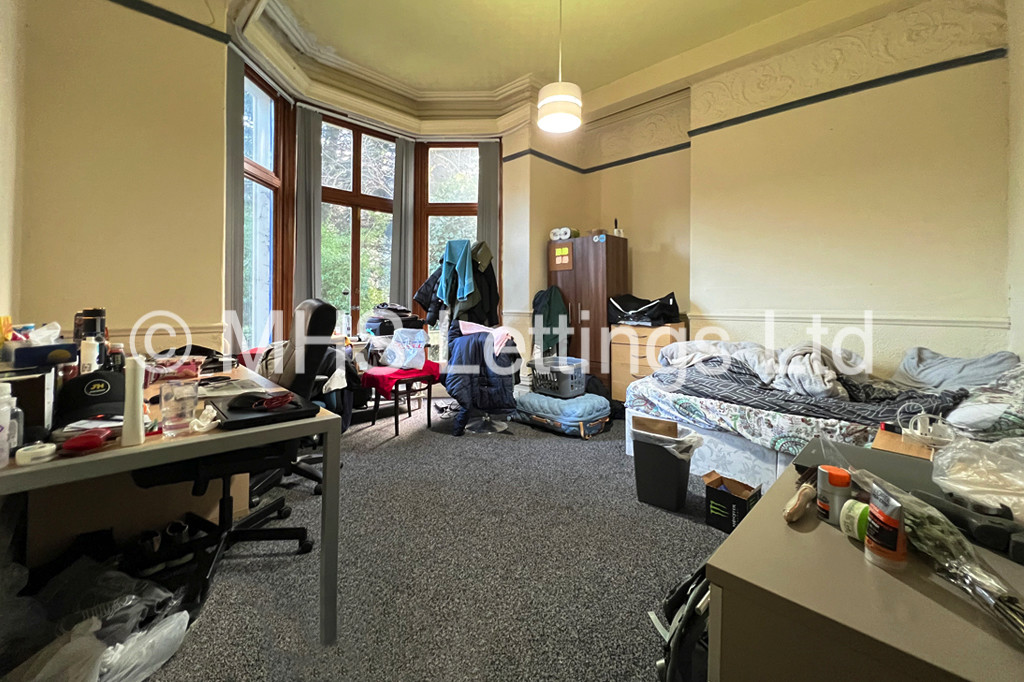 Photo of 2 Bedroom Ground Floor Flat in Flat 1, 2 St John's Terrace, Leeds, LS3 1DY