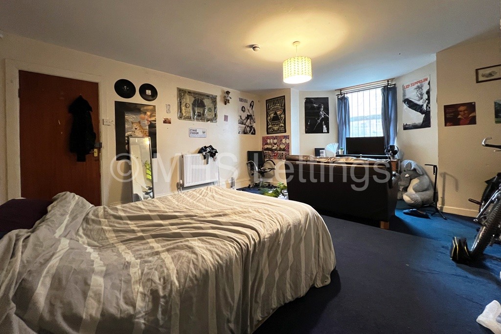 Photo of 7 Bedroom Mid Terraced House in 32 Kensington Terrace, Leeds, LS6 1BE