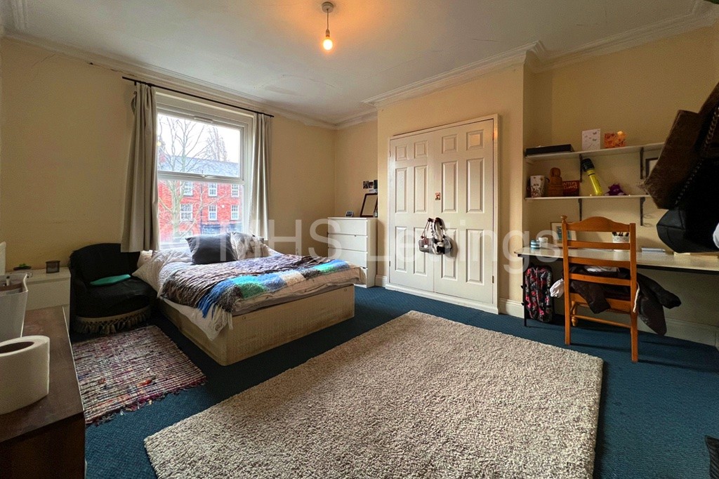 Photo of 7 Bedroom Mid Terraced House in 32 Kensington Terrace, Leeds, LS6 1BE