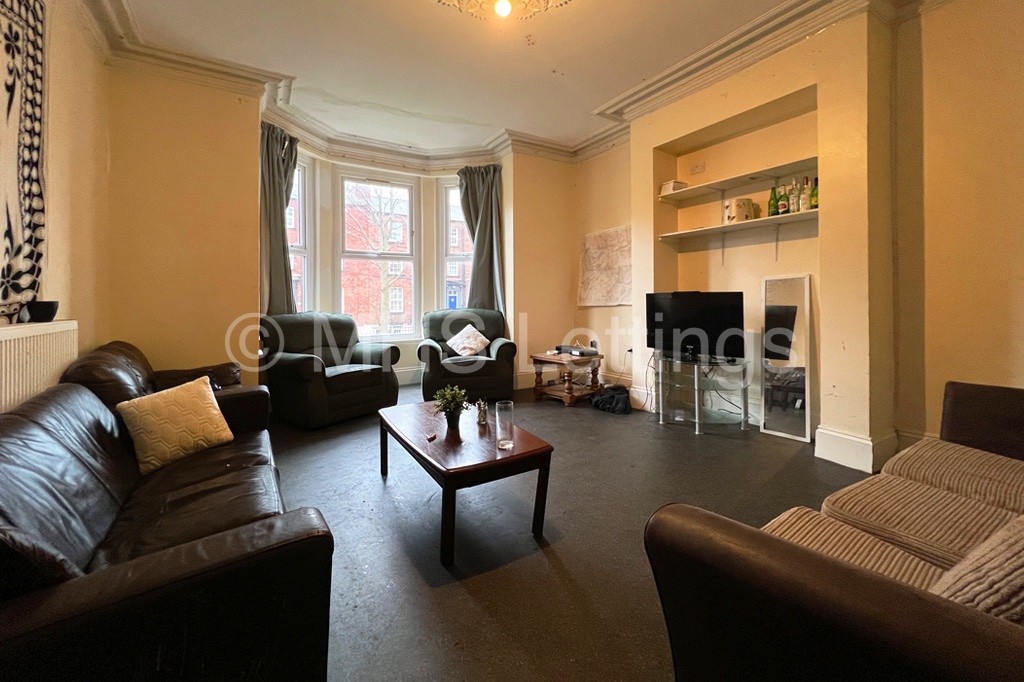 Photo of 7 Bedroom Mid Terraced House in 32 Kensington Terrace, Leeds, LS6 1BE