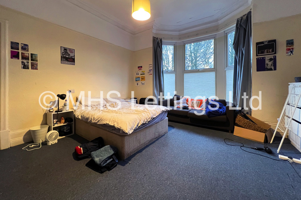 Photo of 9 Bedroom Mid Terraced House in 197 Hyde Park Road, Leeds, LS6 1AH