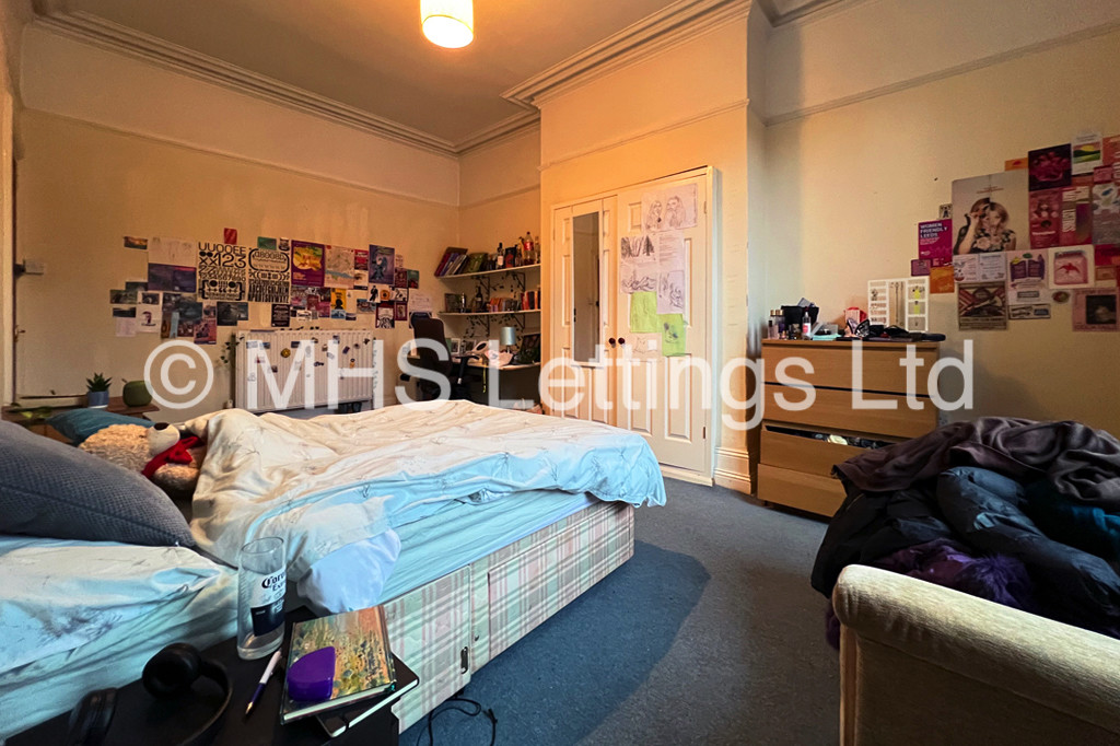 Photo of 9 Bedroom Mid Terraced House in 197 Hyde Park Road, Leeds, LS6 1AH