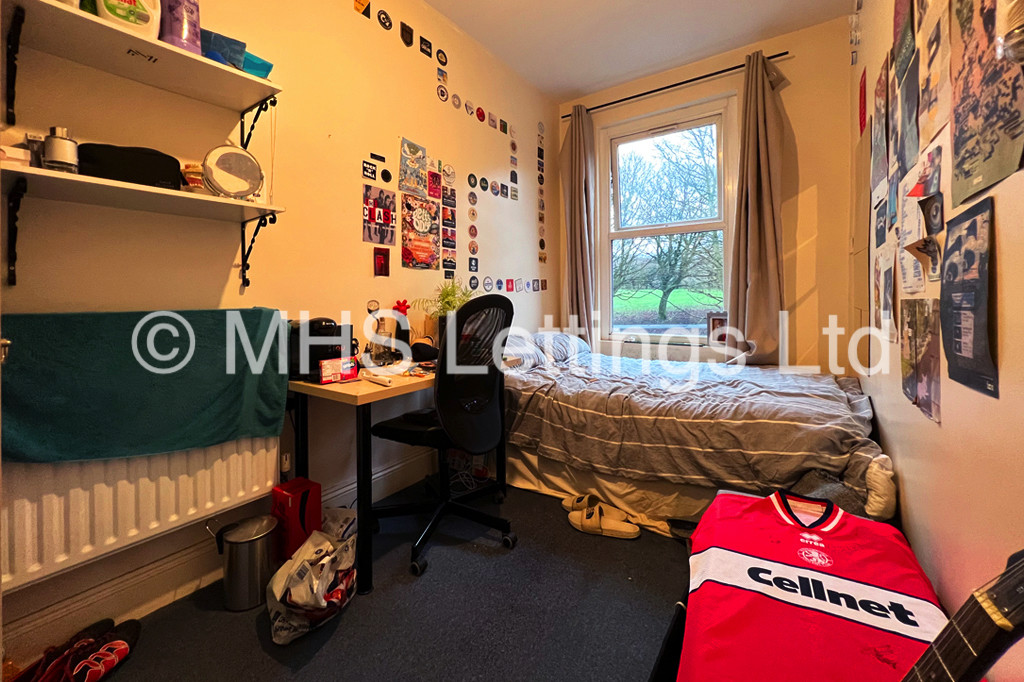 Photo of 9 Bedroom Mid Terraced House in 197 Hyde Park Road, Leeds, LS6 1AH