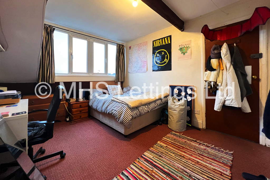 Photo of 9 Bedroom Mid Terraced House in 197 Hyde Park Road, Leeds, LS6 1AH