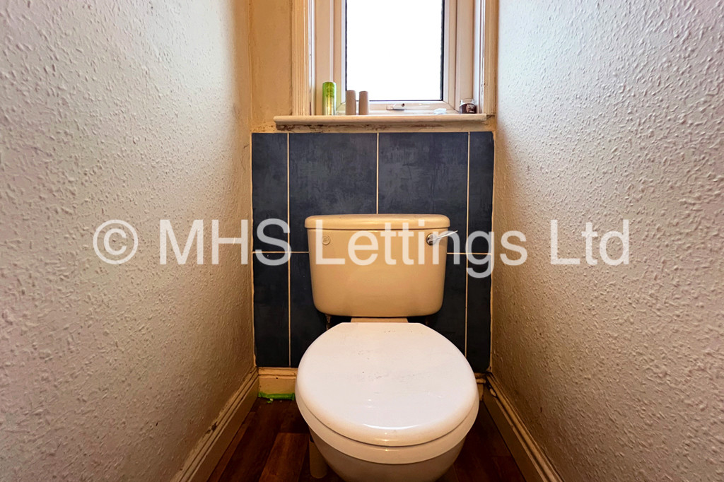 Photo of 9 Bedroom Mid Terraced House in 197 Hyde Park Road, Leeds, LS6 1AH