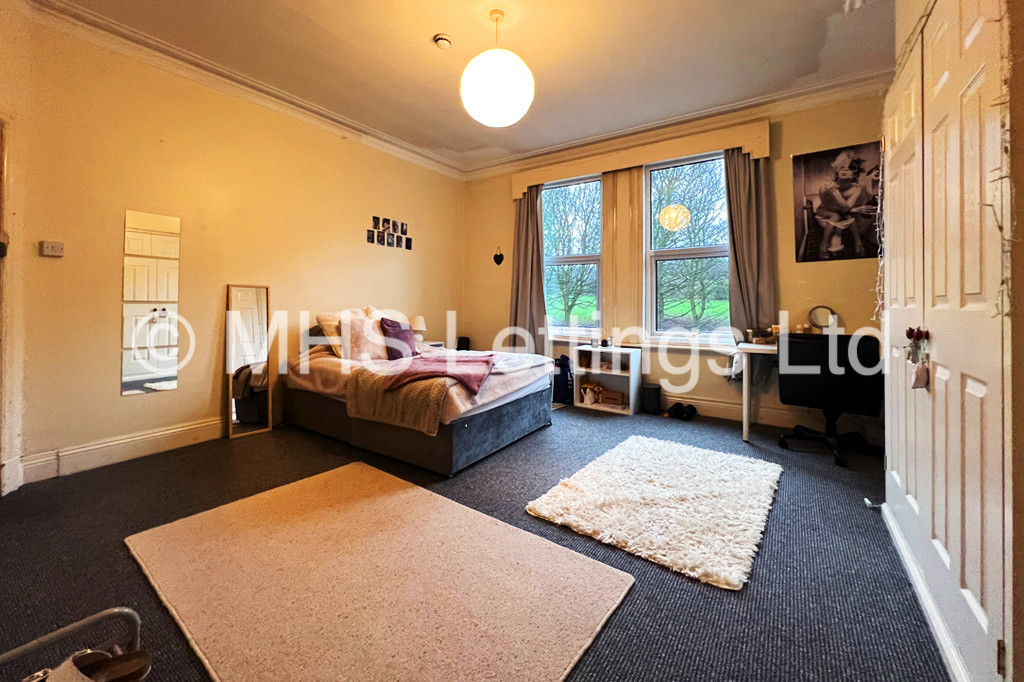 Photo of 9 Bedroom Mid Terraced House in 197 Hyde Park Road, Leeds, LS6 1AH