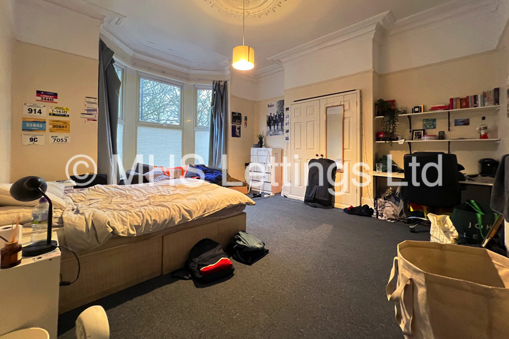 Photo of 9 Bedroom Mid Terraced House in 197 Hyde Park Road, Leeds, LS6 1AH