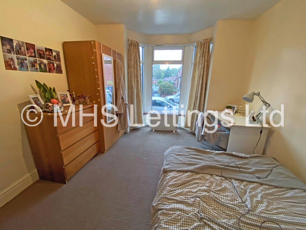 Photo of 5 Bedroom Mid Terraced House in 20 Mayville Terrace, Leeds, LS6 1NB