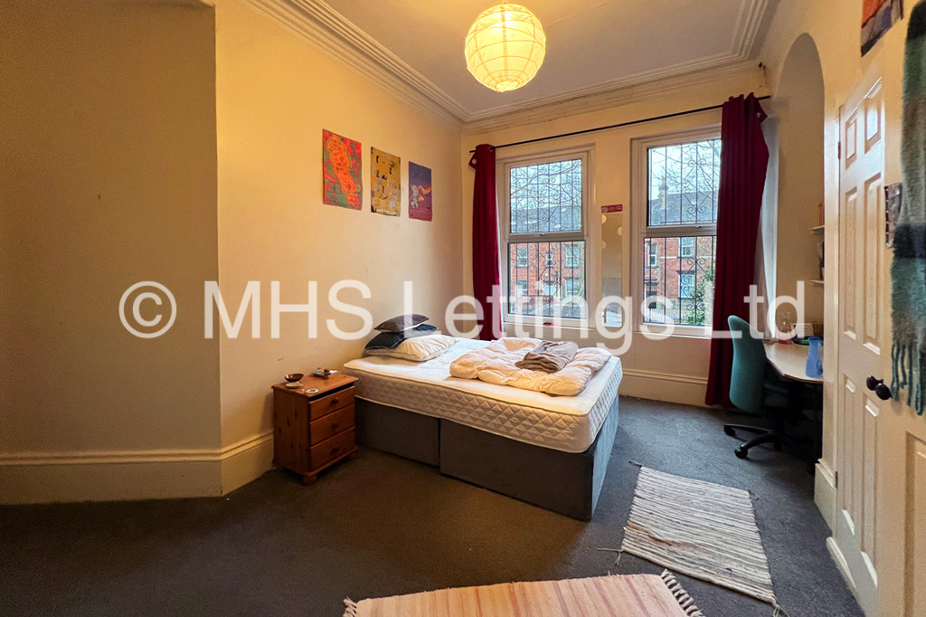 Photo of 7 Bedroom Mid Terraced House in 249 Hyde Park Road, Leeds, LS6 1AG