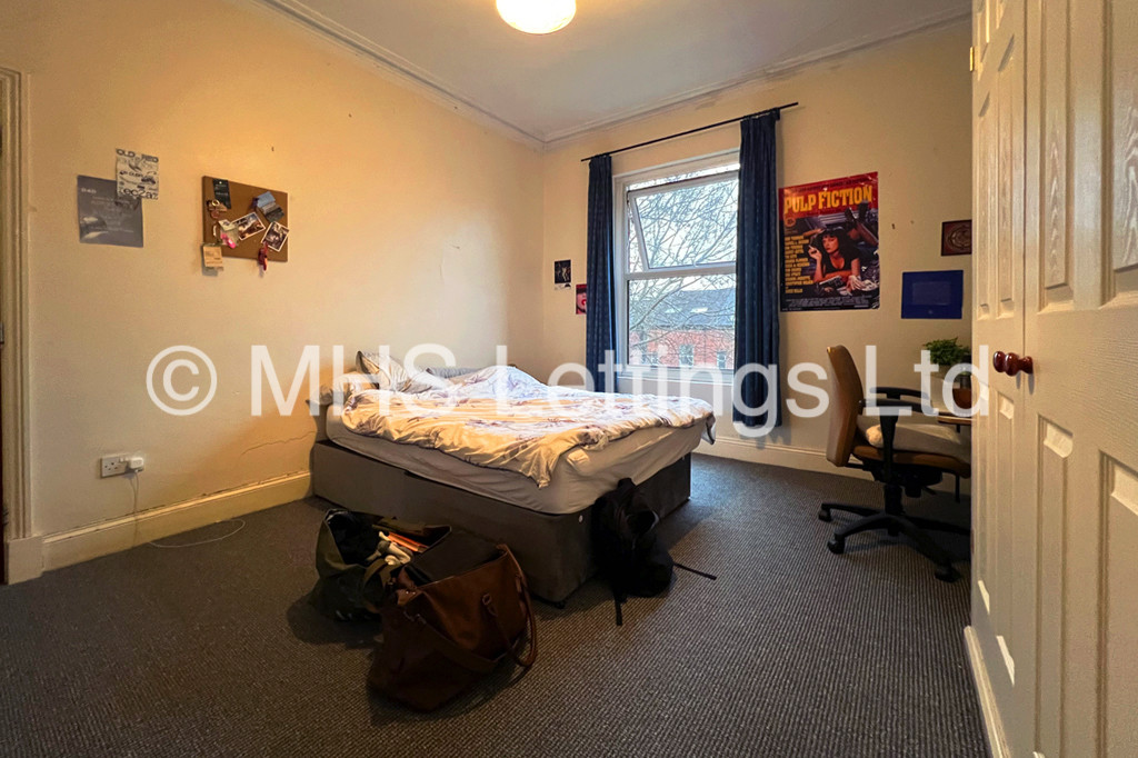 Photo of 7 Bedroom Mid Terraced House in 249 Hyde Park Road, Leeds, LS6 1AG